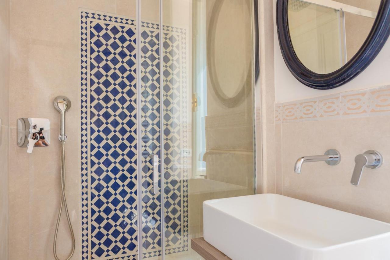 Appartement Romantica With Balcony Near San Giovanni Rome