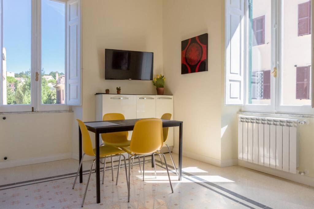 Appartement Romantica With Balcony Near San Giovanni