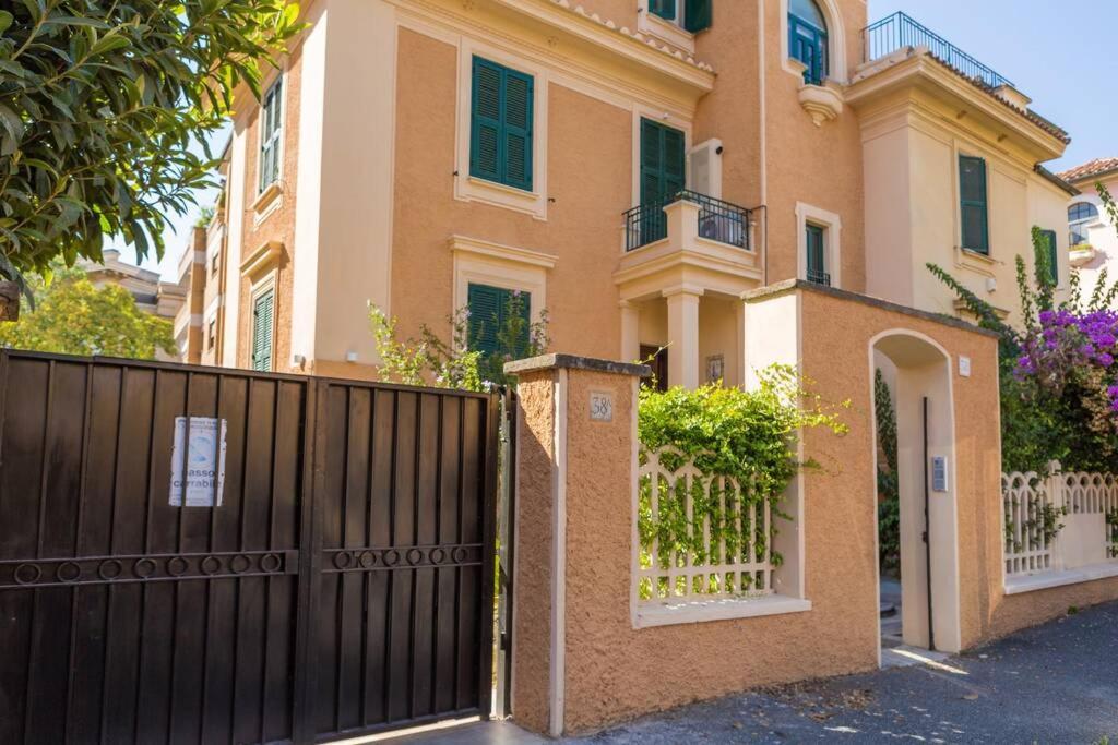 Appartement Romantica With Balcony Near San Giovanni