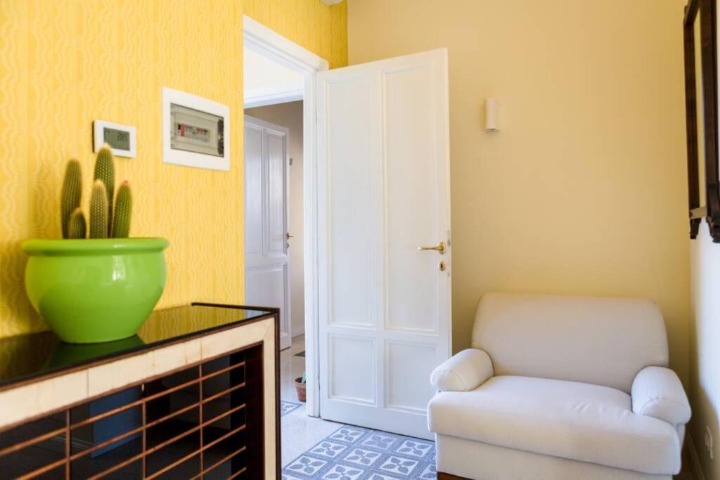 Romantica With Balcony Near San Giovanni Appartement Rome
